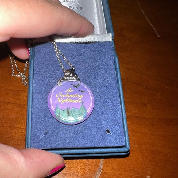 Bradford Exchange “An Enchanting nightmare” nightmare before Christmas necklace - Picture 4 of 8